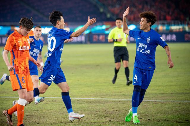 开云体育注册-泰山南征还得押宝郭田雨 当超级小生遇上同窗铁卫